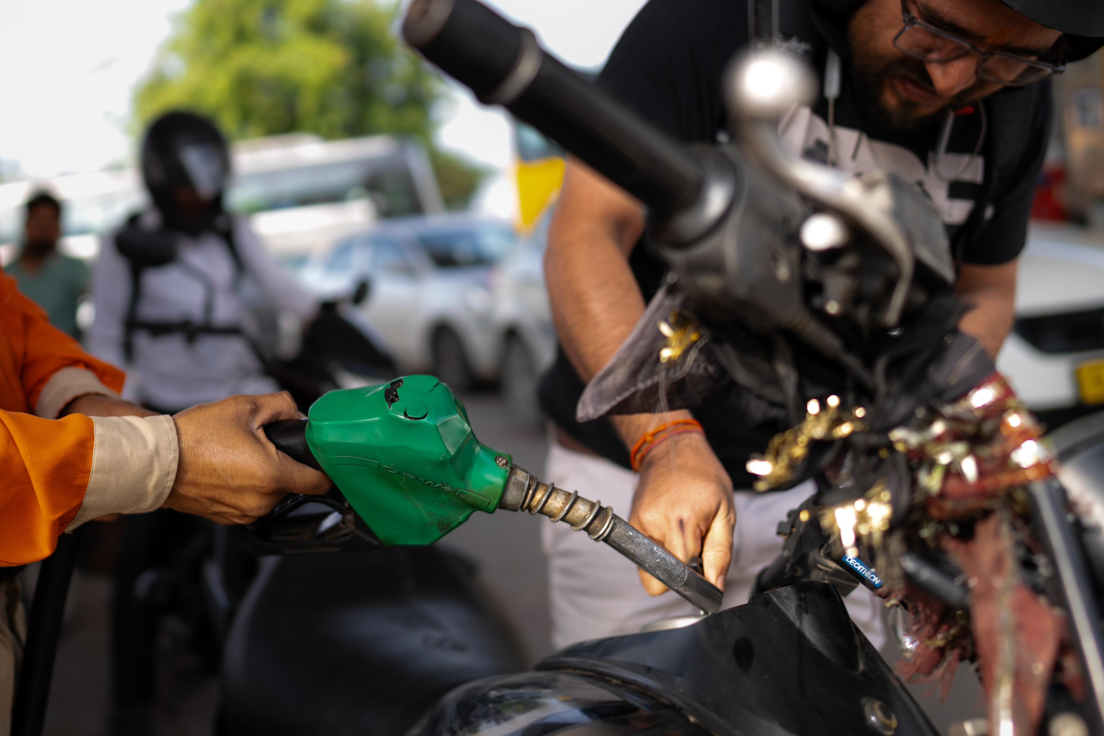 Diesel-isobutanol blending mandate likely this year: Transport secretary