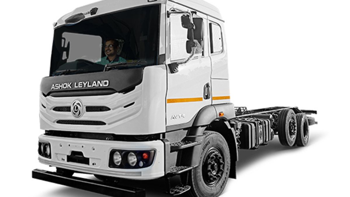 Ashok Leyland Bags Major 715-Vehicle Order from VRL Logistics