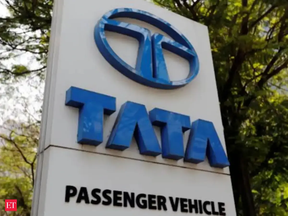 Tata Motors asks suppliers to ramp up capacity for 100,000 passenger vehicles a month from FY28