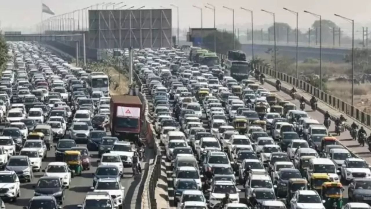 Bengaluru may bar heavy vehicles for 14 hours to cut traffic