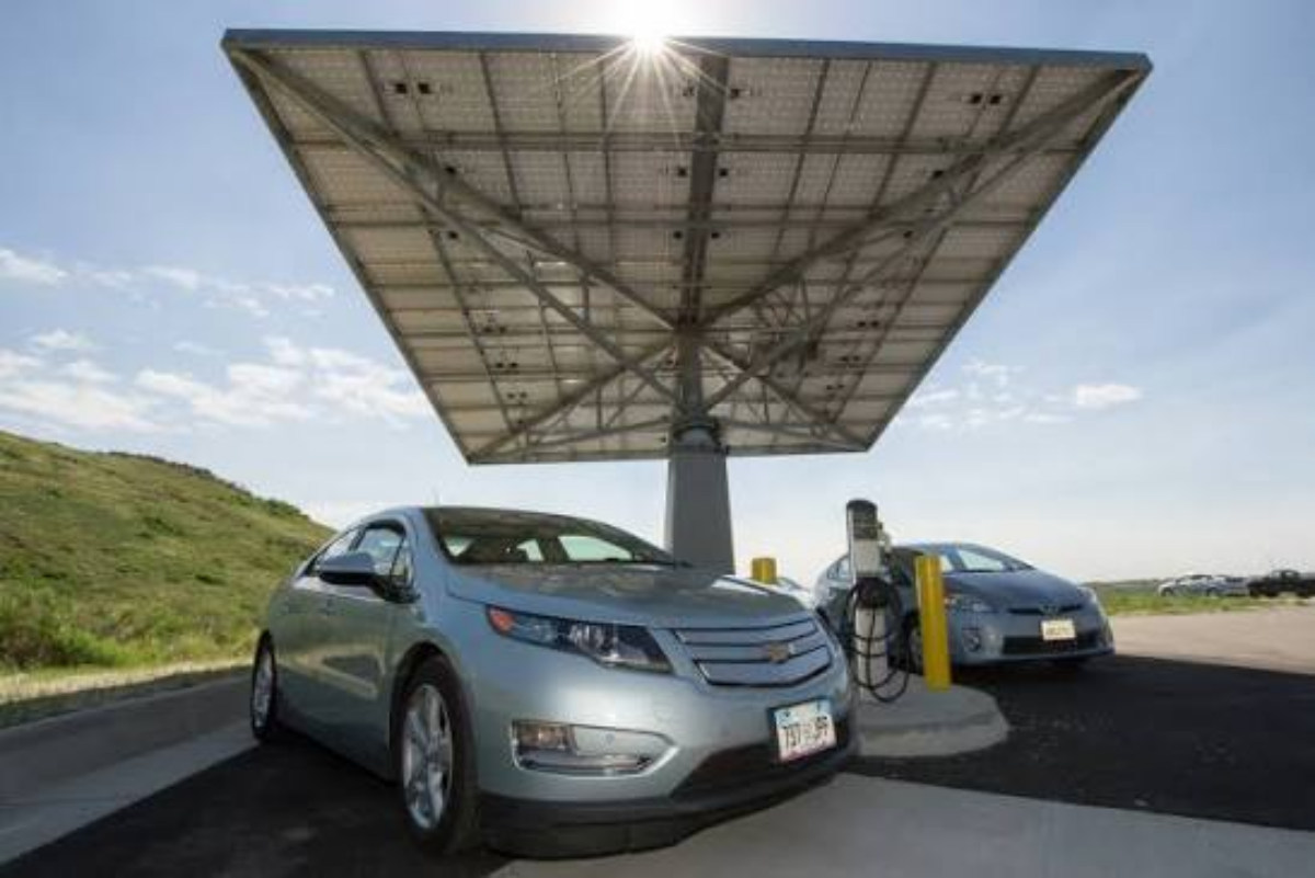 Alternative-Fuel Cars Close Gap With Petrol Vehicles as EVs, CNG and Hybrids Gain Ground in India