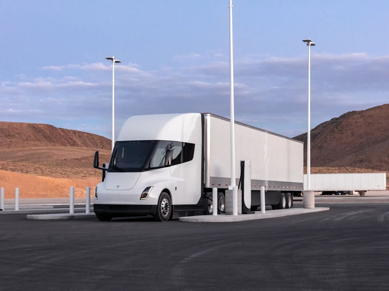 India Tightens Electric Truck Norms, Links Subsidies to Domestic Electronics Production