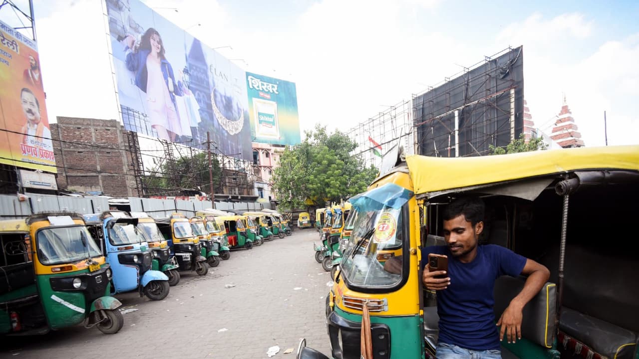 Marathi rule: 777 commercial drivers in Maharashtra get notice