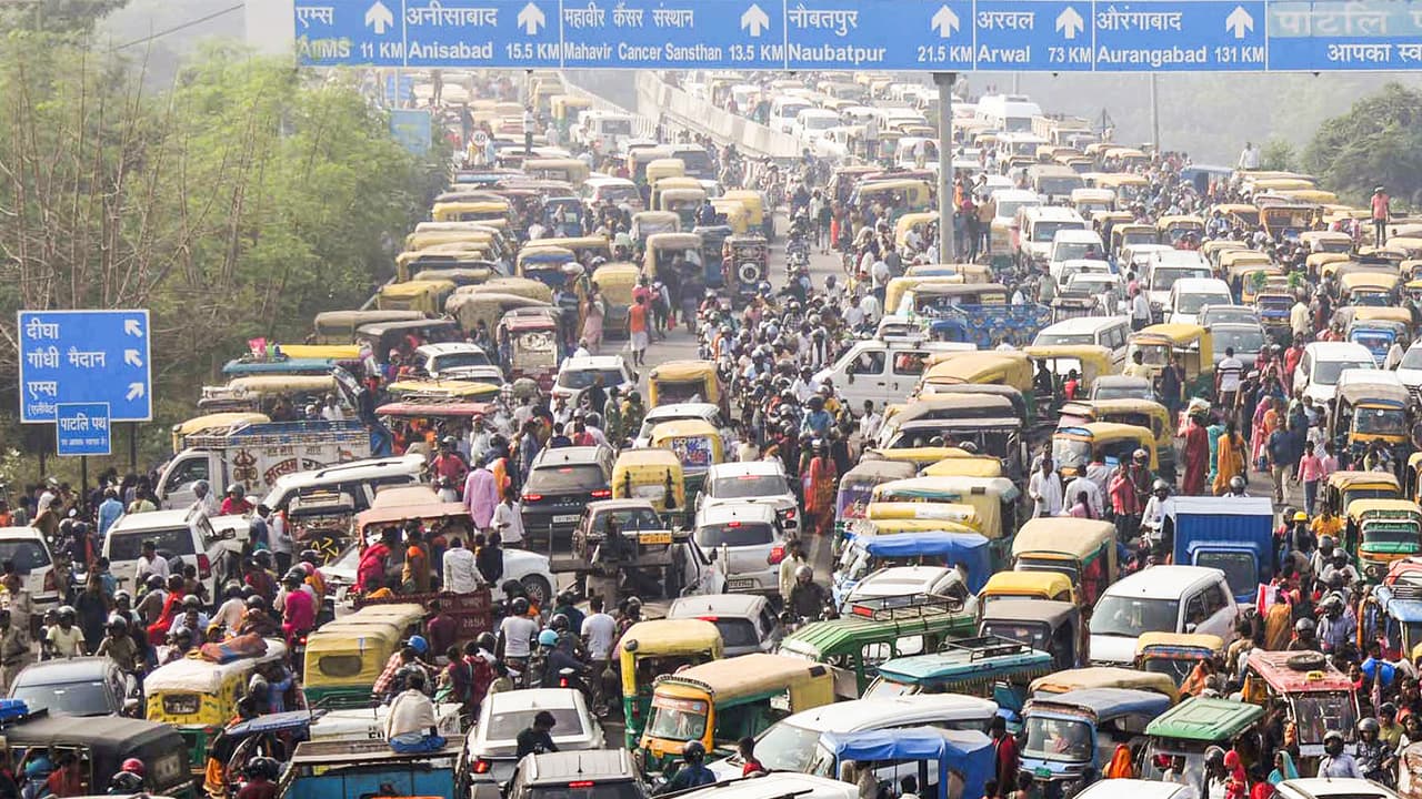 Two-wheelers outperform cars as India's auto market booms in April