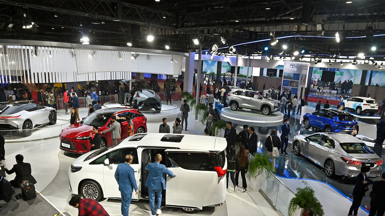 Passenger vehicle sales to see robust 20% growth in September: Report