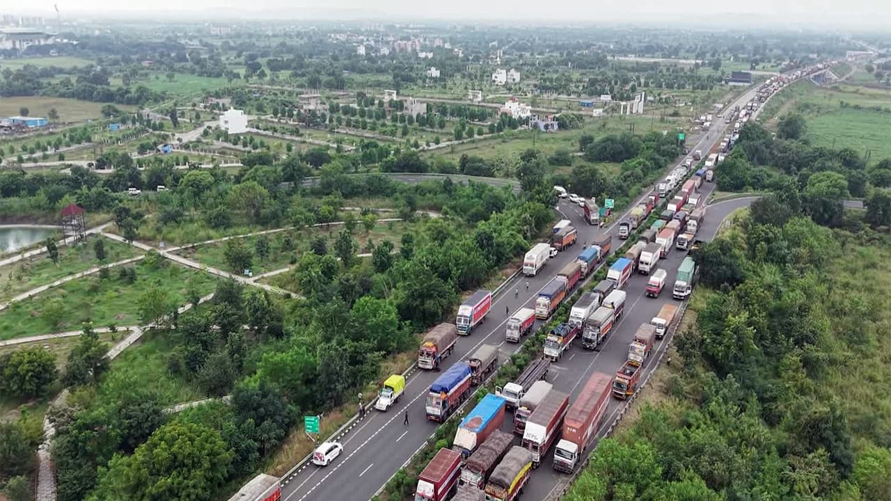 Indian CV market in gradual recovery until 2026, LCVs to lead: Report