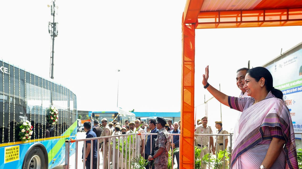 Delhi gets 50 new e-buses, now has largest electric fleet in India