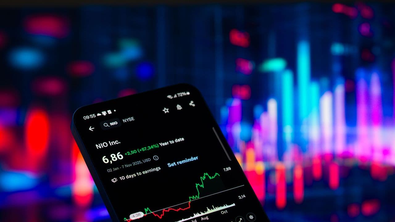 NIO Stock Jumps Overnight As $2.4B Nio Power Deal Brings Geely Into Its Battery Swap Business